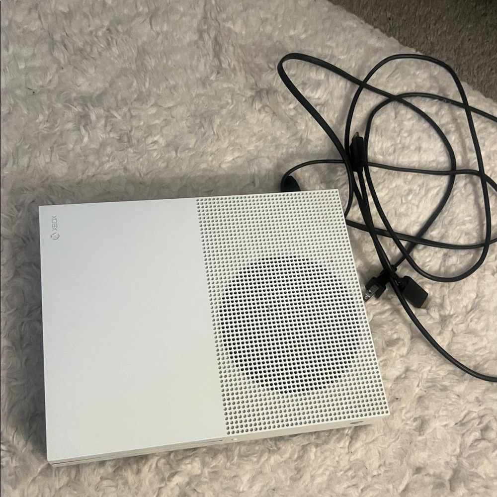 Xbox One S 500GB Console - Picture 2 of 7